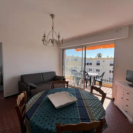 T2 Climatise Avec Terrasse Et Parking Au Lavandou Ле-Лаванду